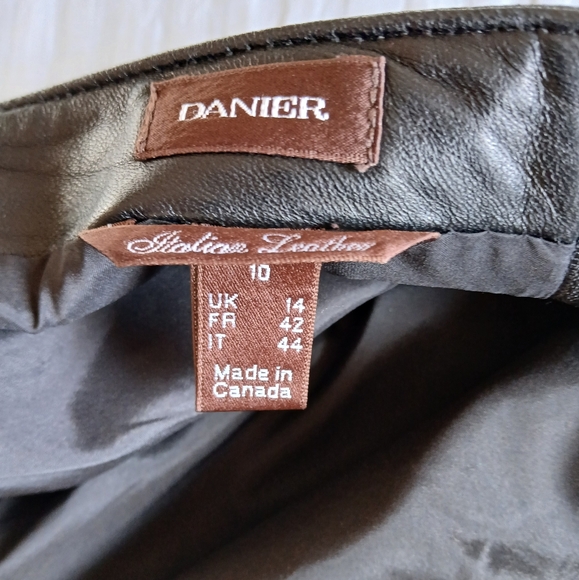 Danier leather black pencil skirt - Picture 3 of 3